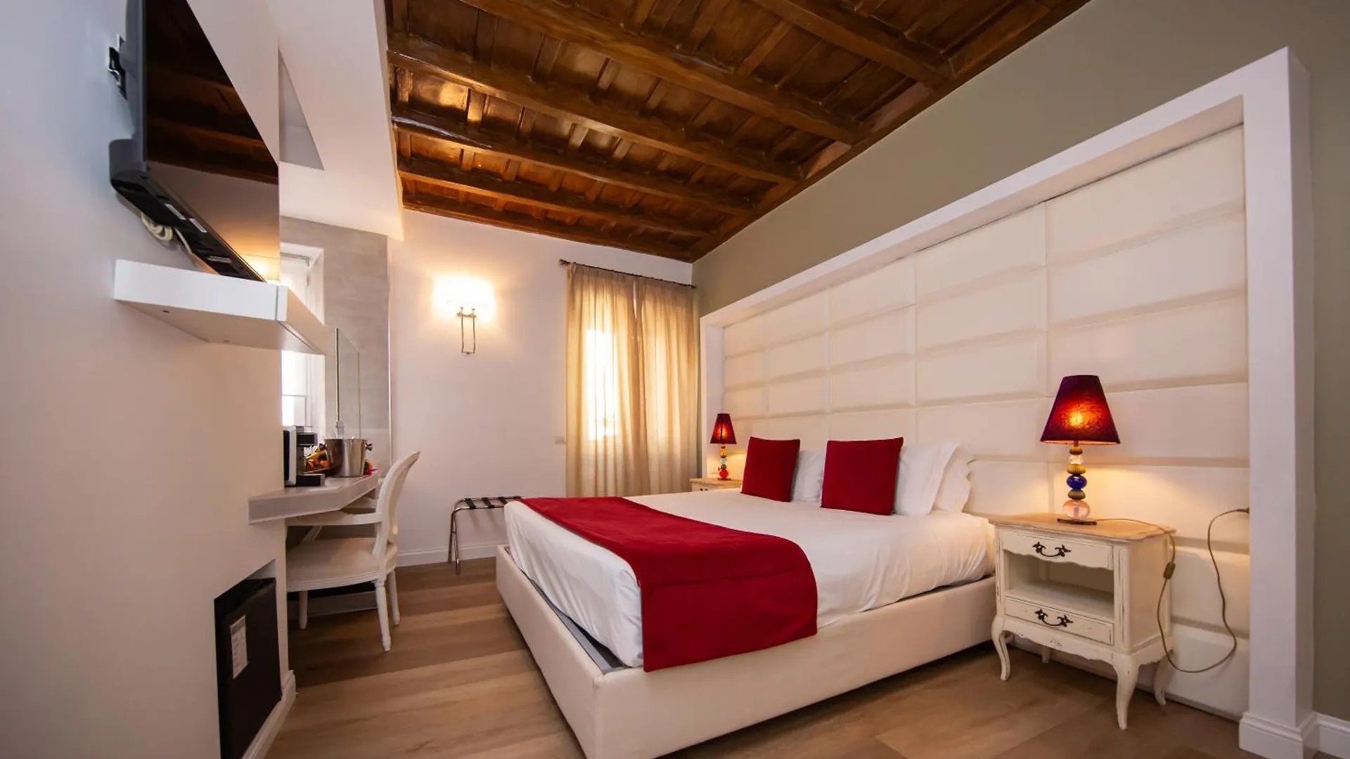 Town House Spagna- Luxury Rooms With Jacuzzi Bath contacts