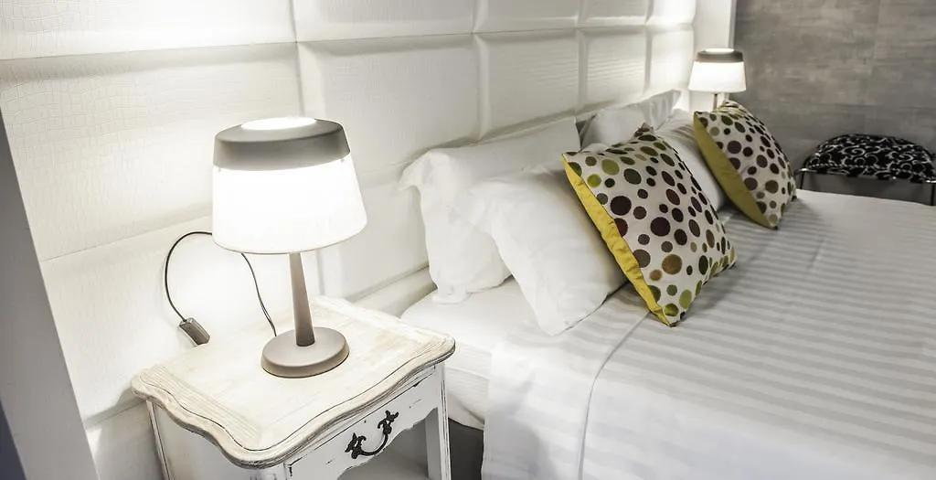Town House Spagna- Luxury Rooms With Jacuzzi Bath Rome